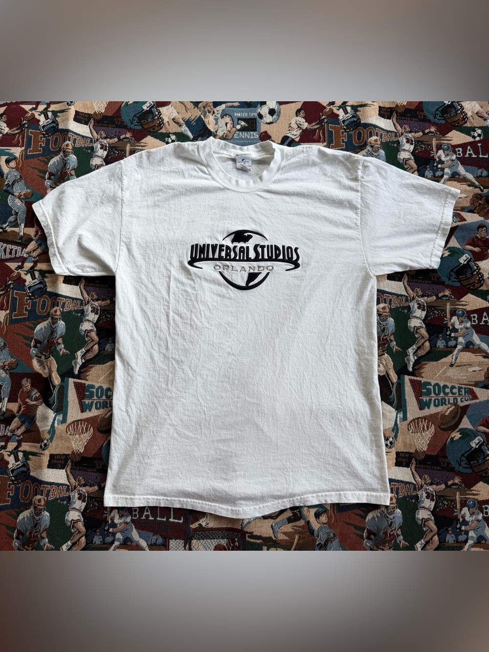 Vintage 90s Men’s Universal Studios White Graphic T-shirt